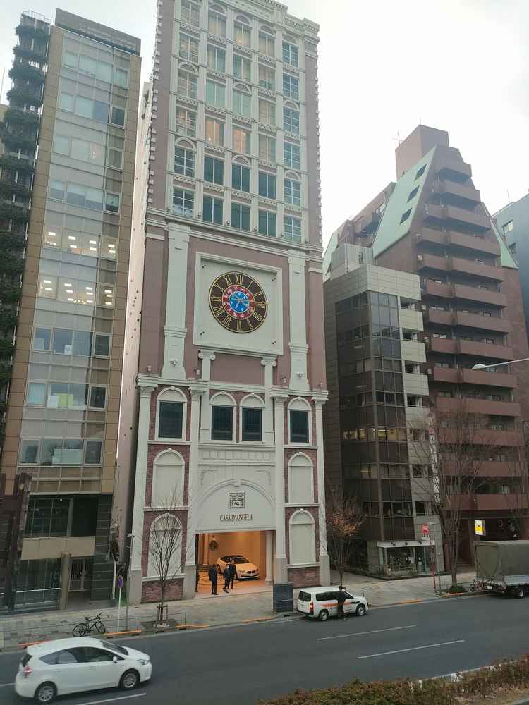 駅を出て直ぐに場所が分かるアクセス抜群の式場でした。階ごとに完全プライベート空間が広がり良いです。