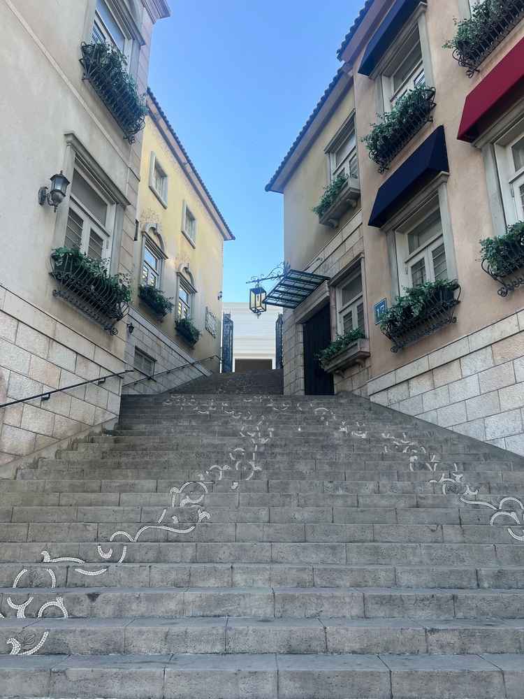 チャペルに向かう前の階段