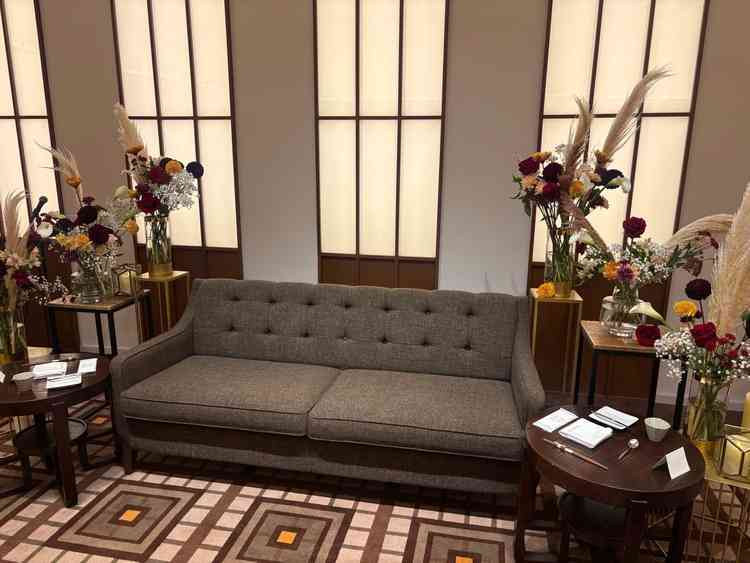 地下の披露宴会場の高砂