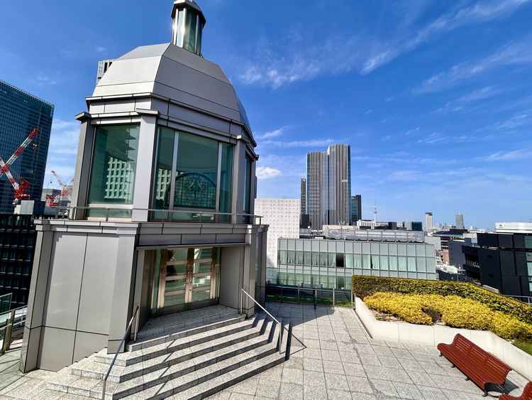 屋上のテラスからはスカイツリーが見えます。都会とは思えない開放感があります。