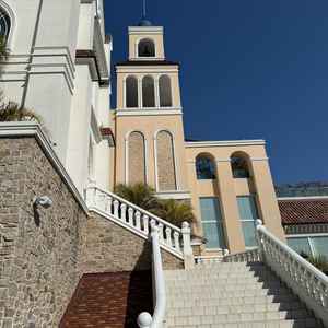 フラワーシャワーなどができる階段