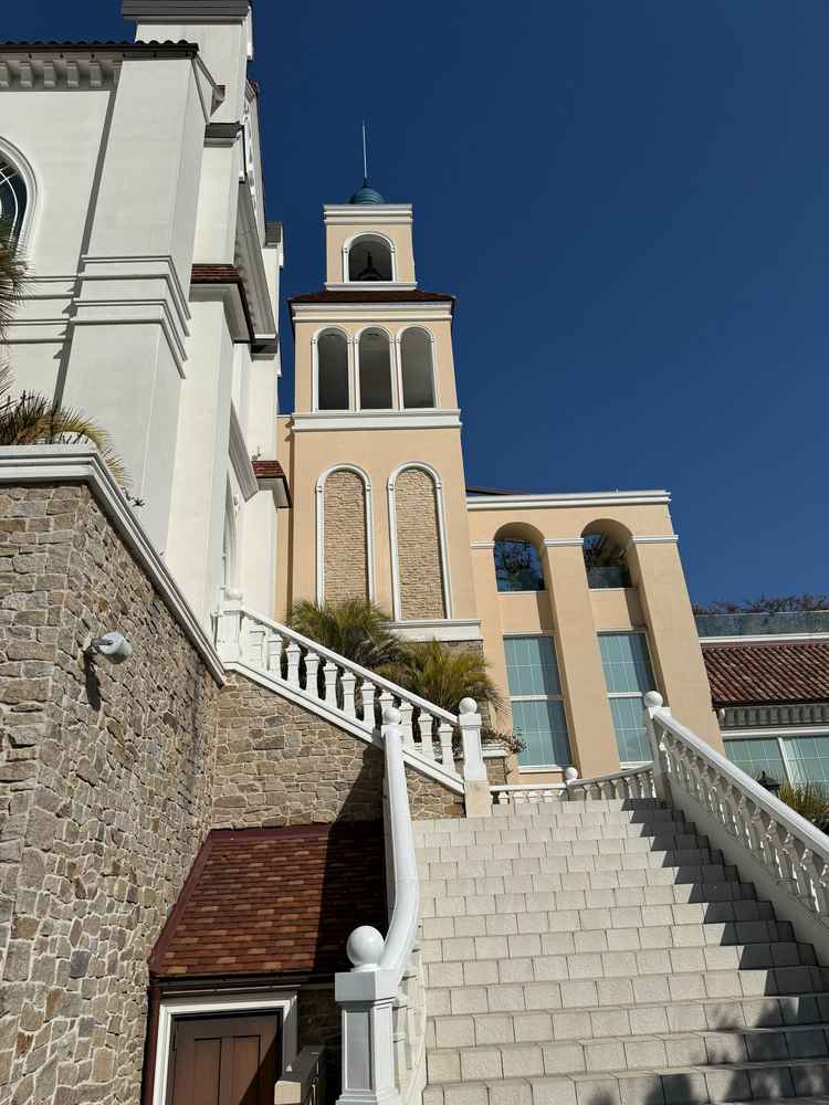 フラワーシャワーなどができる階段