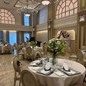 ベージュを基調したお部屋で、温かみを感じる披露宴会場でした。