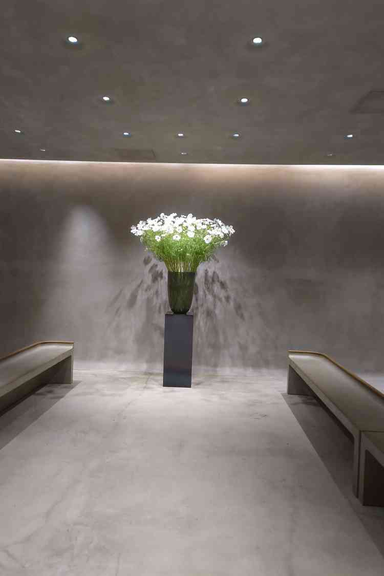 結婚式場のお花。なんとその月の新郎新婦の思いがこもっているらしい。とても豪華でありながら上品。