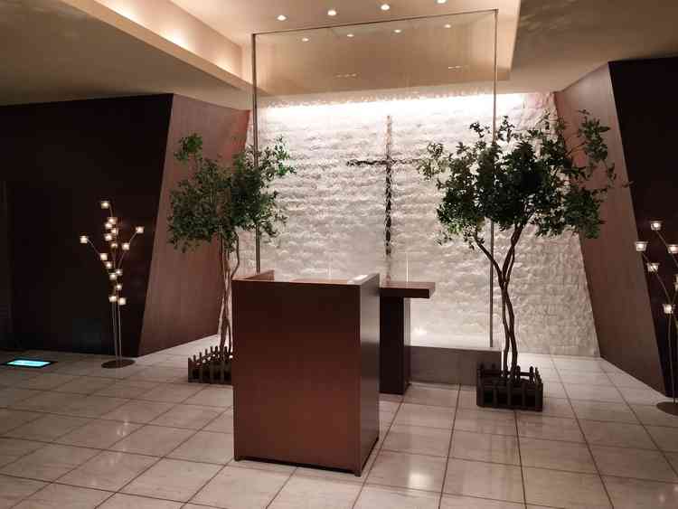 チャペルです。水が流れていたり、木をふんだんに使っていて落ち着いた印象です。