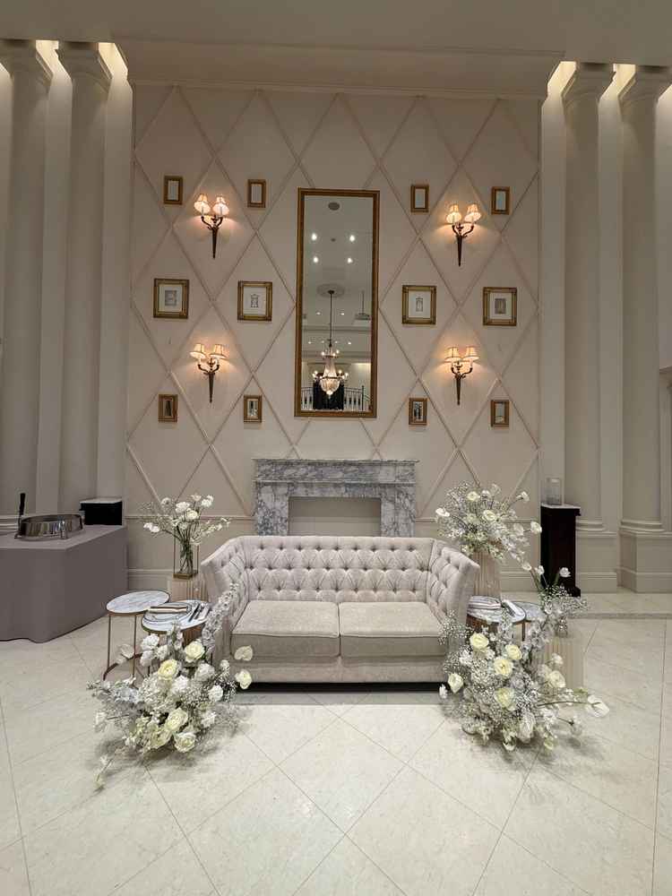 高砂をソファやテーブルに変えることが出来るので自由度が高く自分たちらしい結婚式場が出来そう。