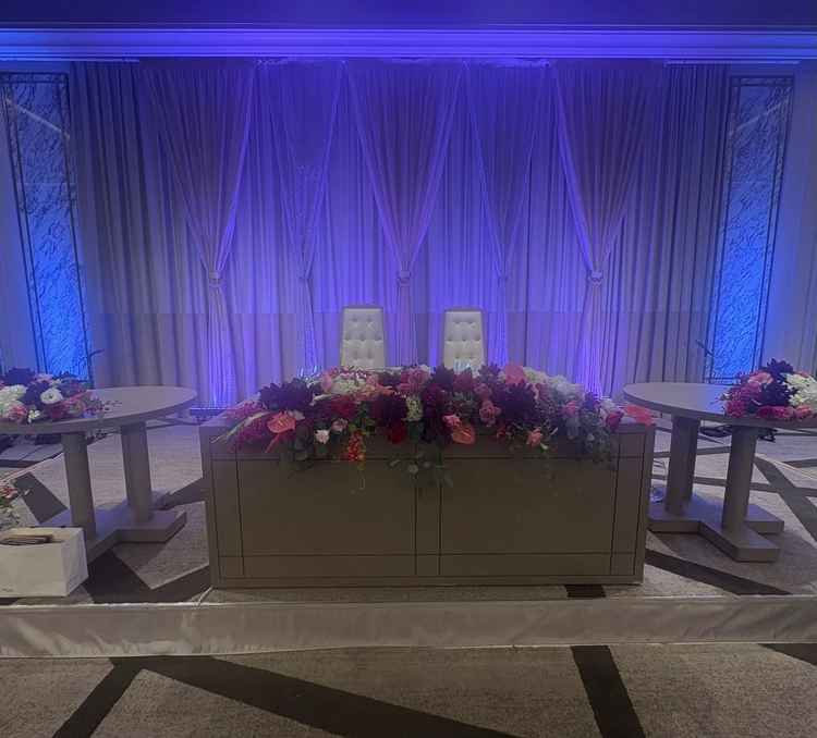 ライトも選べる、お花も自由度が高いということで、叶えたい雰囲気を実現してくれる点も魅力でした。