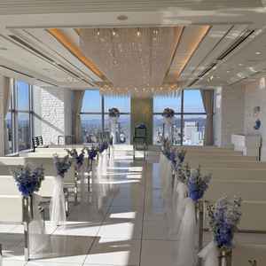 とても清潔感のある白をベースとした綺麗な会場でした。