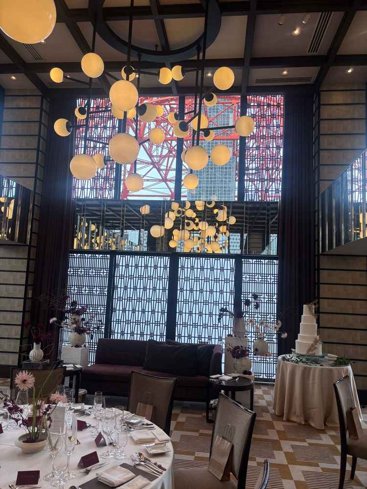 東京タワーが見える披露宴会場。