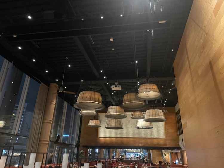 天井が高く空間が広く見えました