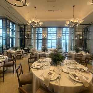 3つある披露宴会場の中で最も天井高がある会場です。天井が高い分とても広く感じました。