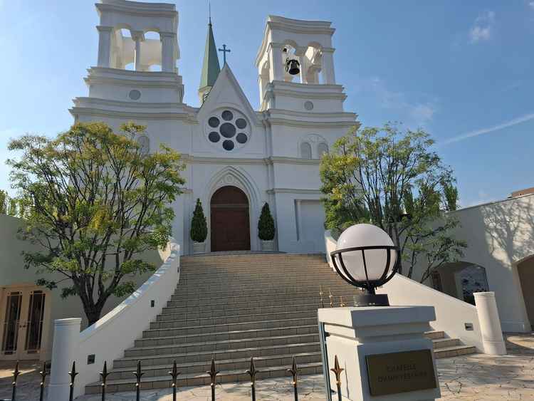 中央にそびえる大聖堂