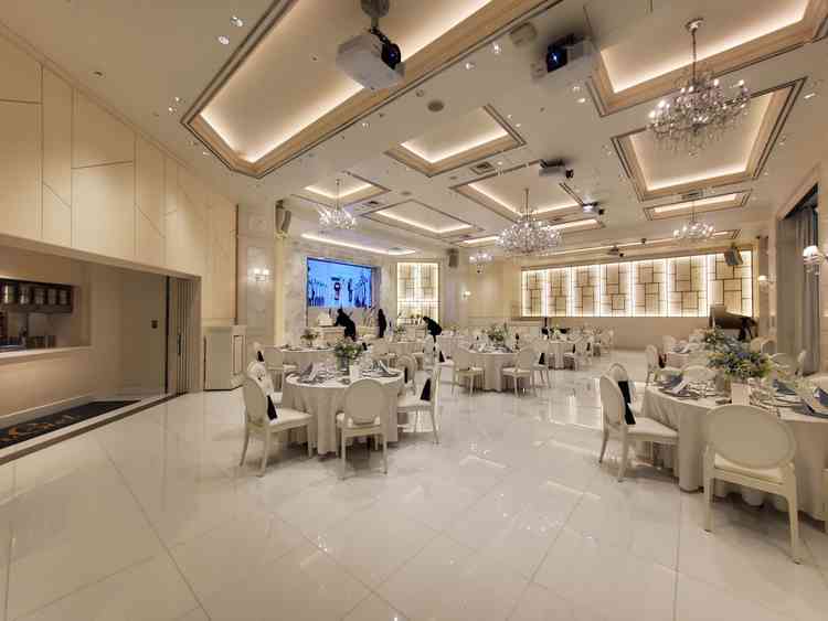 スクリーンではなくモニターで高画質。