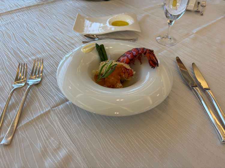 試食その1　前菜のエビ