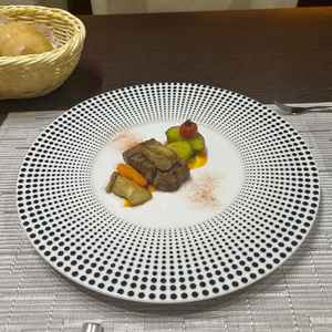 試食の際のメイン料理です。飛騨牛の柔らかさとフォアグラがマッチしていて美味しかったです。