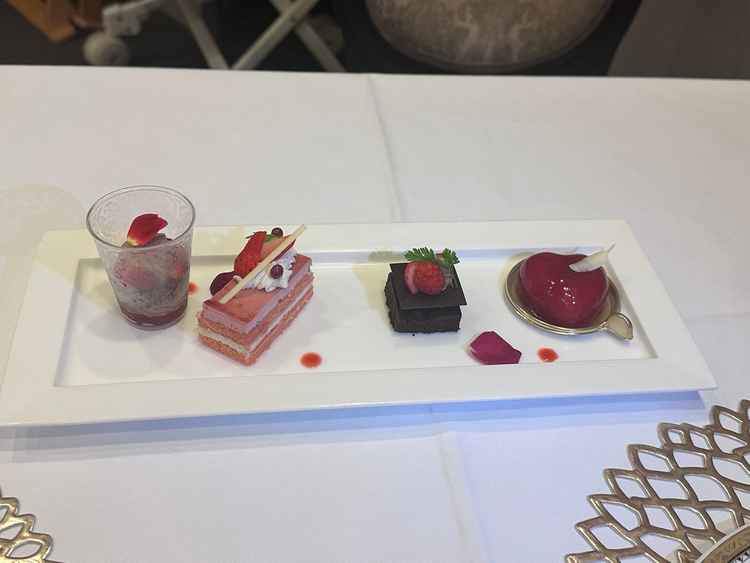 試食でスイーツをいただきました。