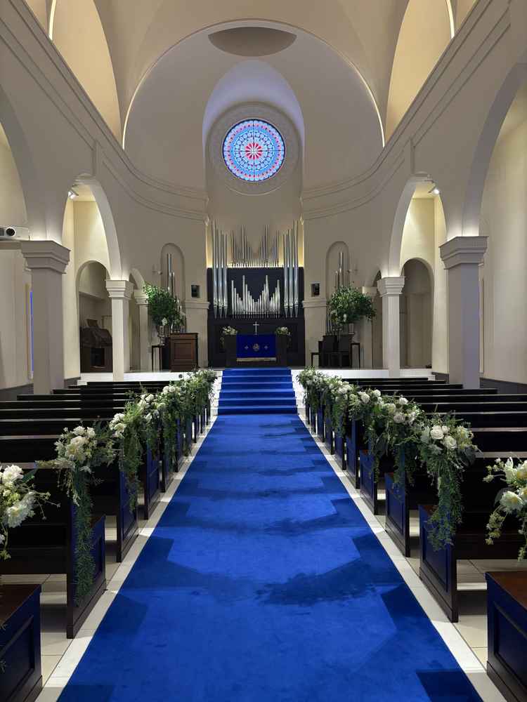 チャペルの青色の雰囲気、外の光を入れてないので天候に関係なく明るい雰囲気が良かったです