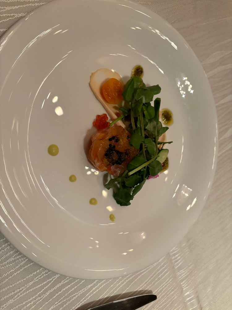 前菜。サーモンの味はしっかりしていたがキャビアの味はあまりしなかったように感じた