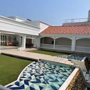 ガーデンもあり天気がいい日は光が差し込んで、色んな催し物も行えるいいスペースでした。