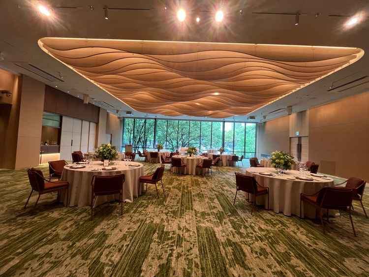 披露宴会場です。屋根が素敵でした。