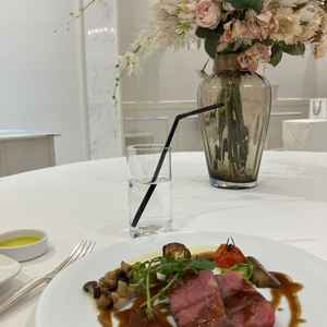 メイン料理のお肉です。真ん中のランクのものと言われました。