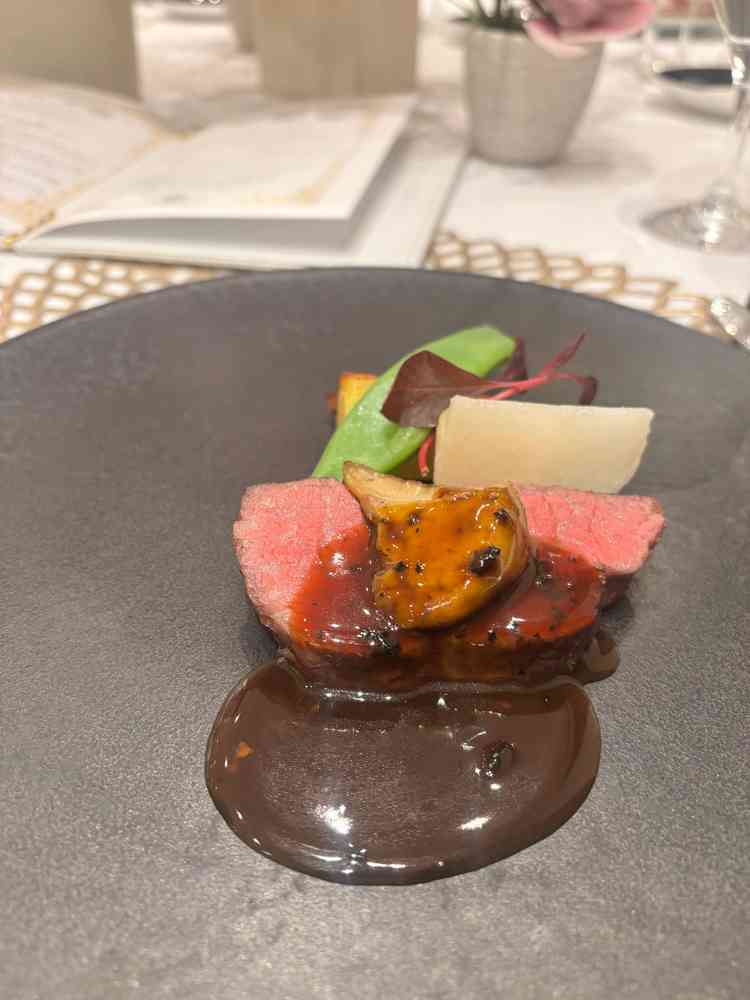 試食会で提供されたお料理。結婚式当日も必ず牛が出るコースしかないそうです！！