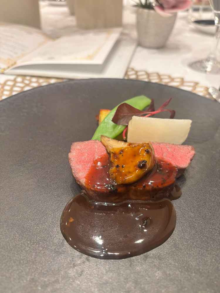 試食会で提供されたお料理。結婚式当日も必ず牛が出るコースしかないそうです！！