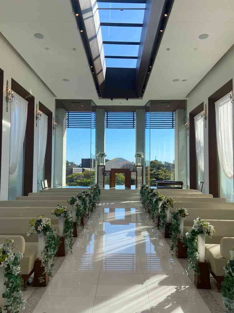 チャペル。日が入っているとさらに雰囲気が良くなりそう。