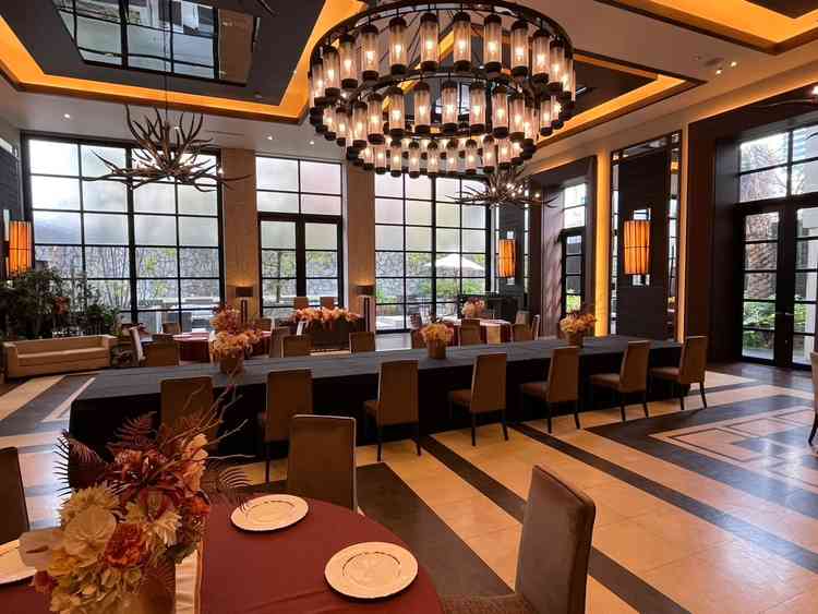 スートンビルズで高級感がありながら色が落ち着いてる感じでした。