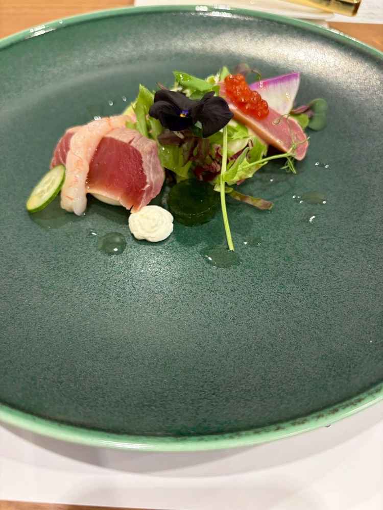 新感覚のムースのお寿司。見た目が鮮やかでした。