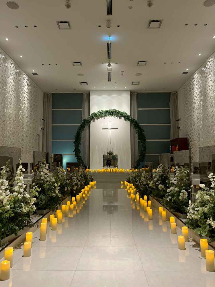 夜のチャペル。昼間は自然光が入ってもっと明るいみたい✨