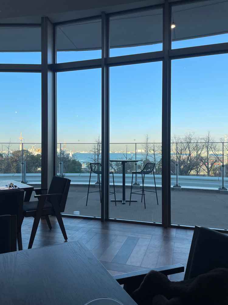 デッキありの広々とした親族待合室