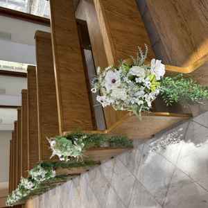 チャペル内での飾り付けに使われる造花の見た目