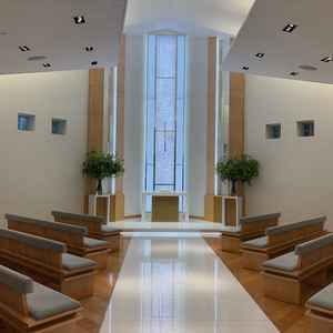 シンプルだけどそれがまた良いと思わせてくれるチャペルでした。実際は写真よりも明るかったです。