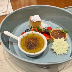 デザートのピスタチオのタルト