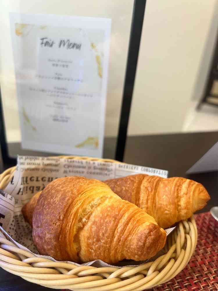 ララシャンス博多の森の名物、クロワッサン！！販売はしてないので来た人だけが食べられる…焼きたてとても