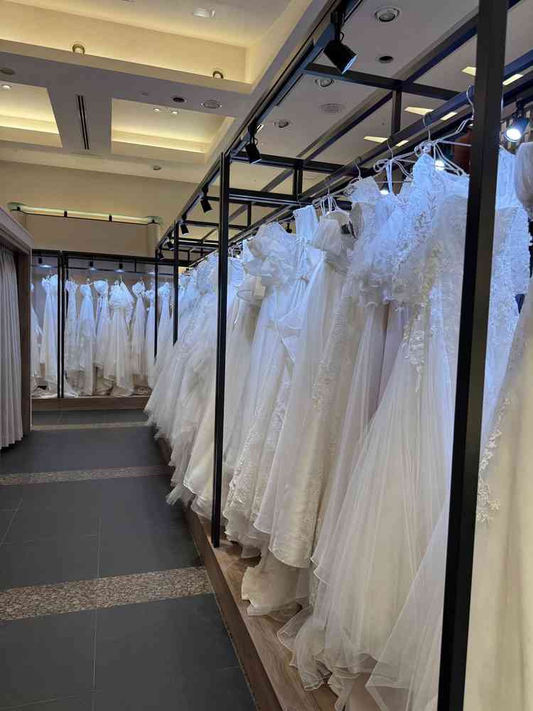 式場中でドレスの選定もできるため、打ち合わせがスムーズに行えそうだと思いました。