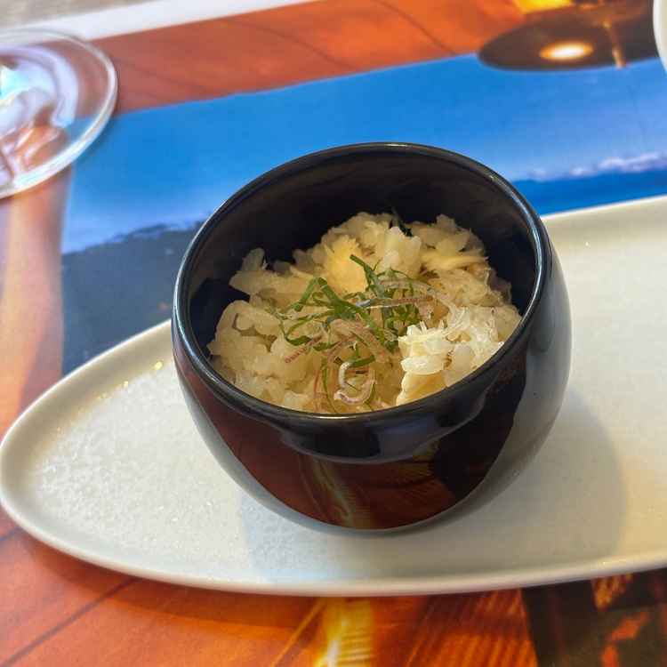 料理（鯛めし）の写真。ほっとするような上品な味付けで、年配のゲストにも喜ばれると思いました。