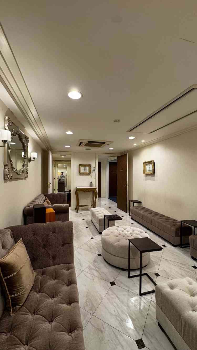 親戚が利用するラウンジ。調度品が美しく、くつろげそうな雰囲気。