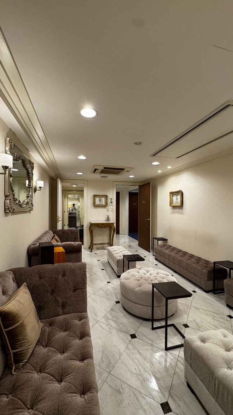 親戚が利用するラウンジ。調度品が美しく、くつろげそうな雰囲気。