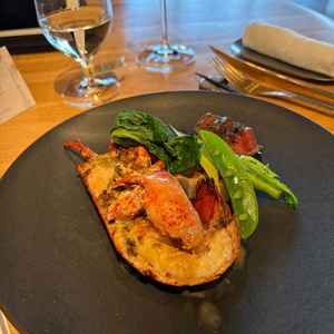 飛騨牛とロブスターの食べ比べ。地産地消の食材で遠方からのゲストも楽しませることができる。