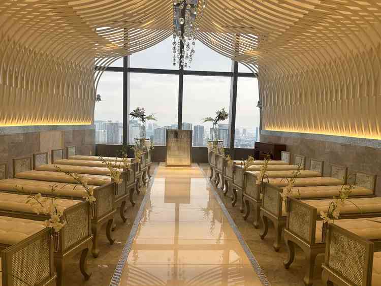 挙式会場の写真。白を基調としていて綺麗でした。