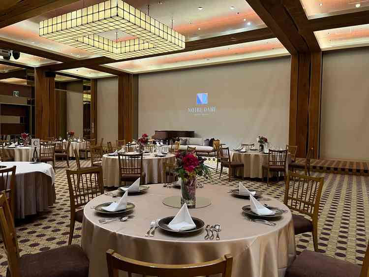 披露宴会場の1つ。落ち着いた大人の雰囲気。