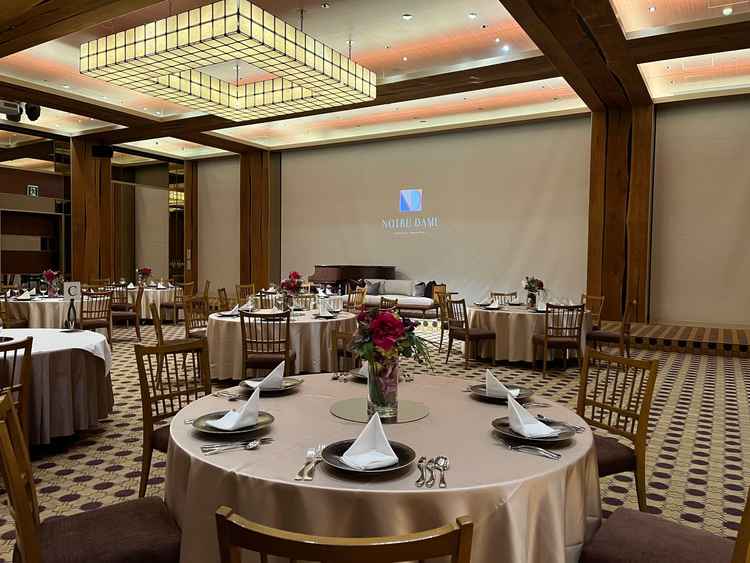 披露宴会場の1つ。落ち着いた大人の雰囲気。