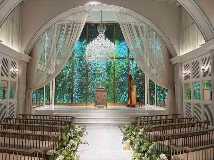 チャペルの中。前の緑が綺麗だった。