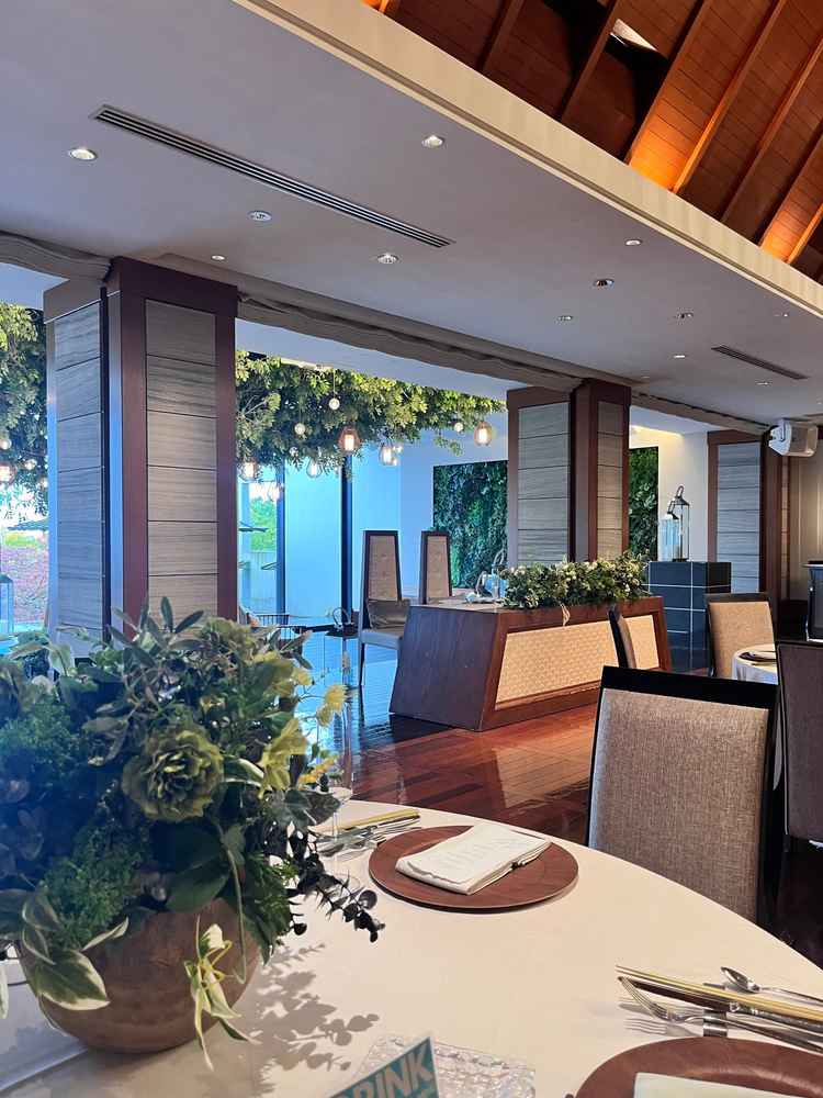 ゲスト席から見た披露宴会場。室内に奥行きがありゲストも寛げる素晴らしい会場でした。