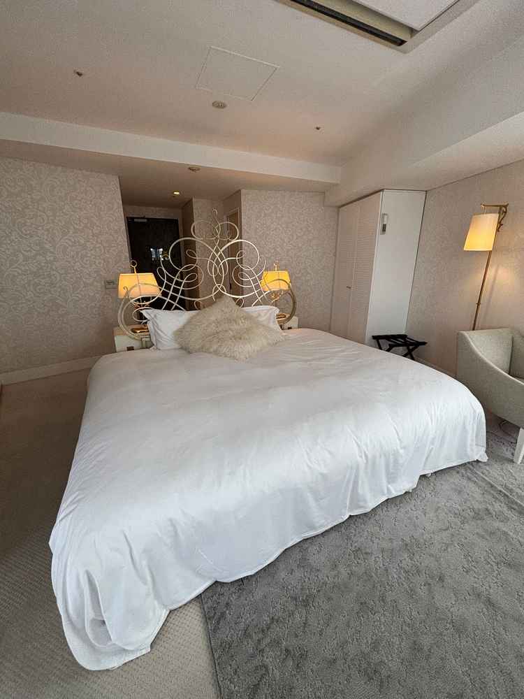 スイートルームのベッドルーム。