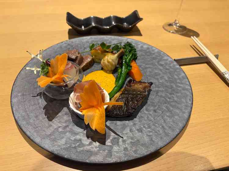 メインのお魚やお肉が美味しい…