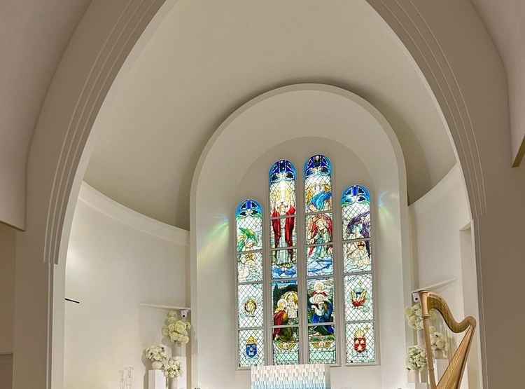 チャペルのステンドグラスが綺麗でした