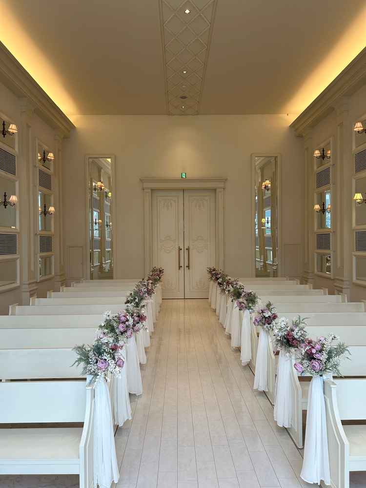 ホワイトハウスの方のチャペルの写真です。白基調で私の好みでした。